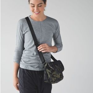 Lululemon Festival Bag II Pop Cut Fatigue Green Black